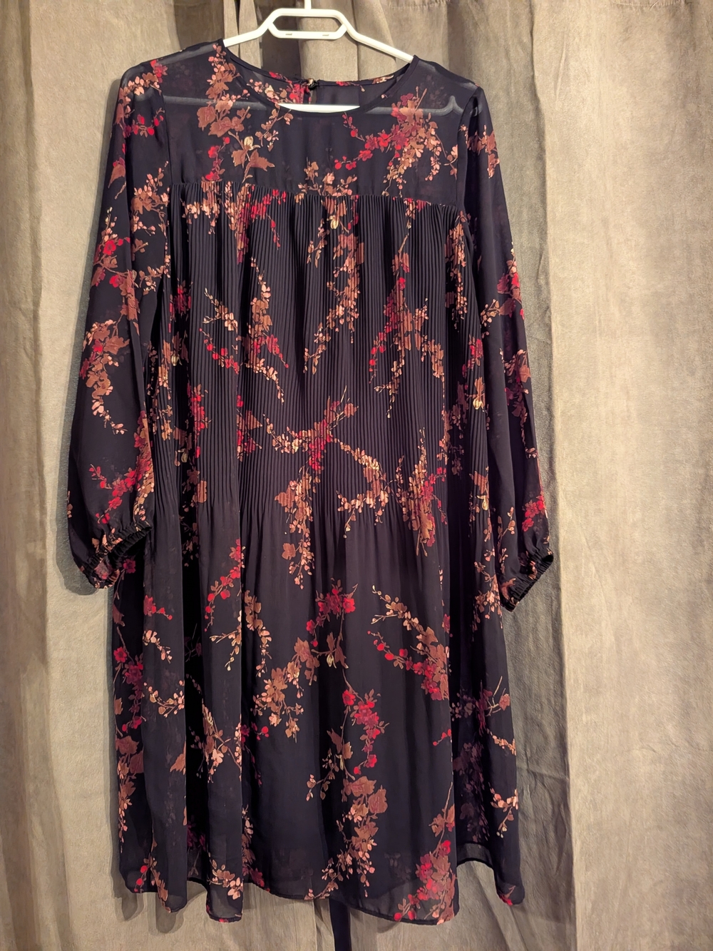Laura Black Floral Pleated Long Sleeve Dress